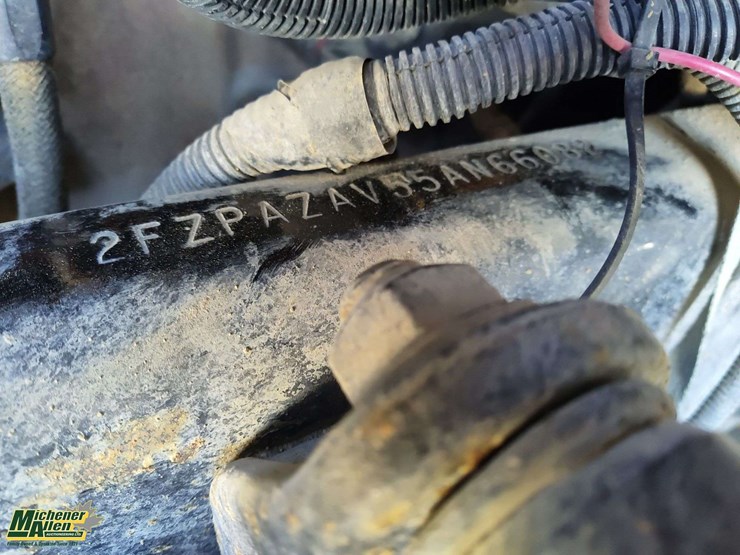 2005-sterling-lt9500-image-3