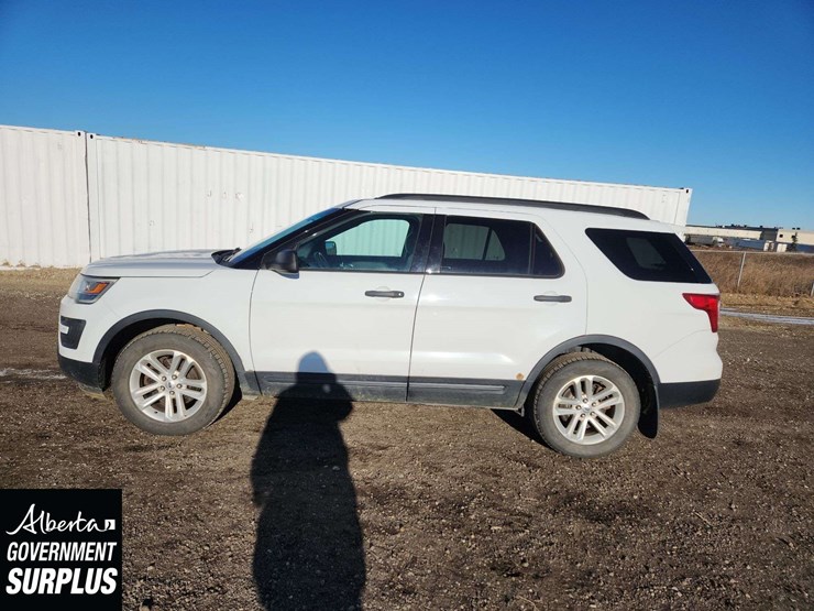 2016-ford-explorer-image-22