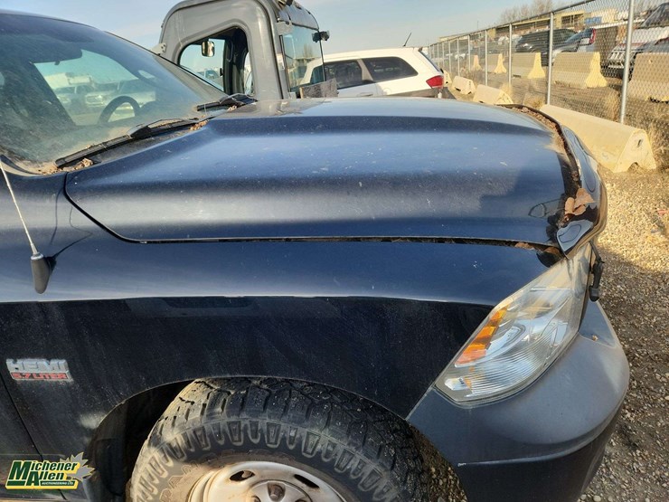 2014-dodge-1500-image-25