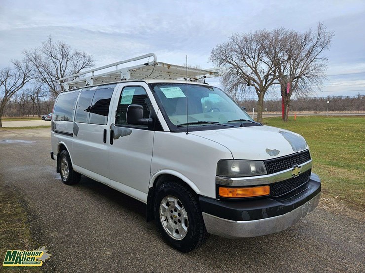 2011-chevrolet-express-1500-image-4