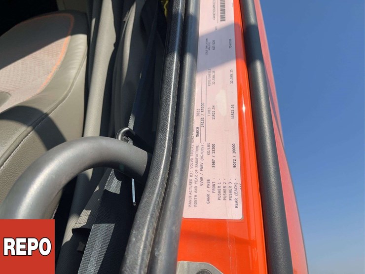 2023-volvo-vnl-t/a-sleeper-tractor-image-22