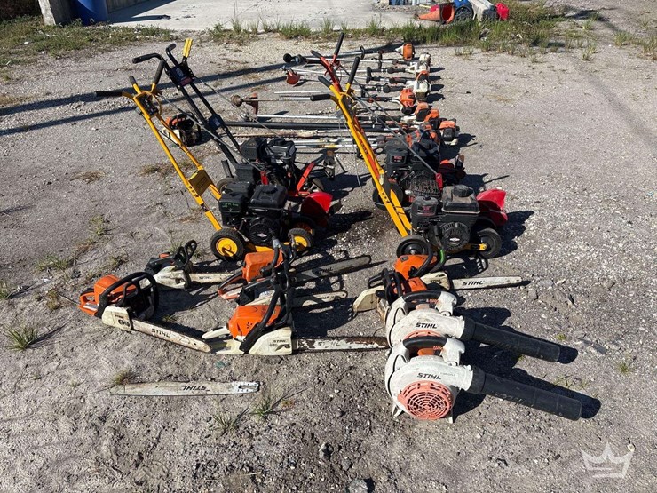 lot-of-non-running-lawn-equipment-image-4