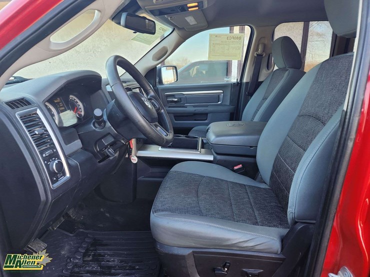 2015-dodge-1500-image-28