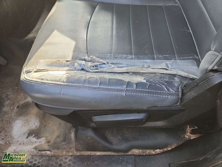 2014-dodge-1500-image-28