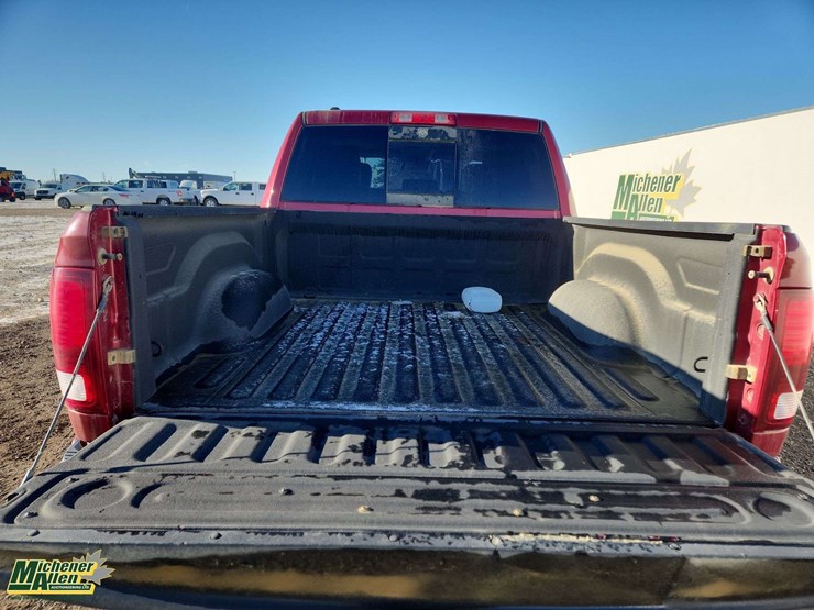 2014-dodge-1500-image-25