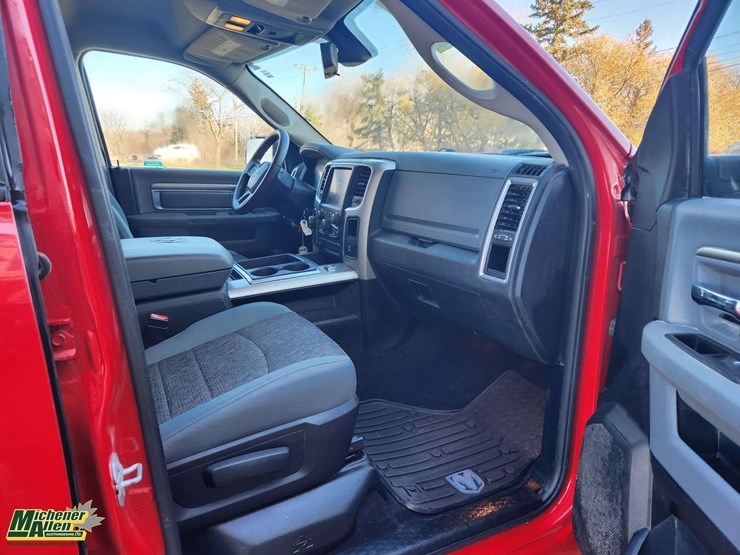 2015-dodge-1500-image-34