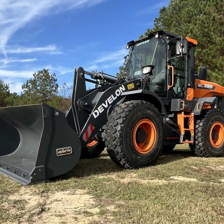 2023 DEVELON DL200-7