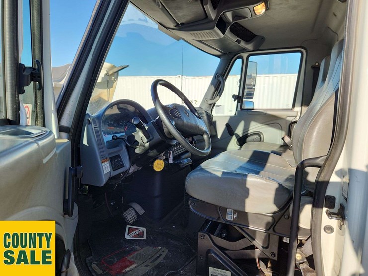 2007-international-durastar-4100-image-9