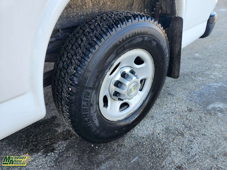 2012-chevrolet-express-2500-image-17