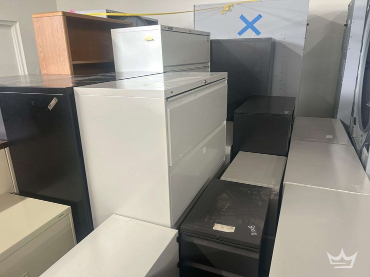 filing-cabinets-and-metal-shelves-image-4