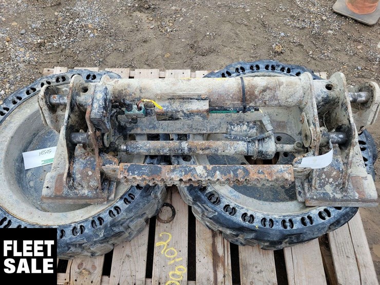 2x-skid-steer-tires-&-hydraulic-ram-image-5