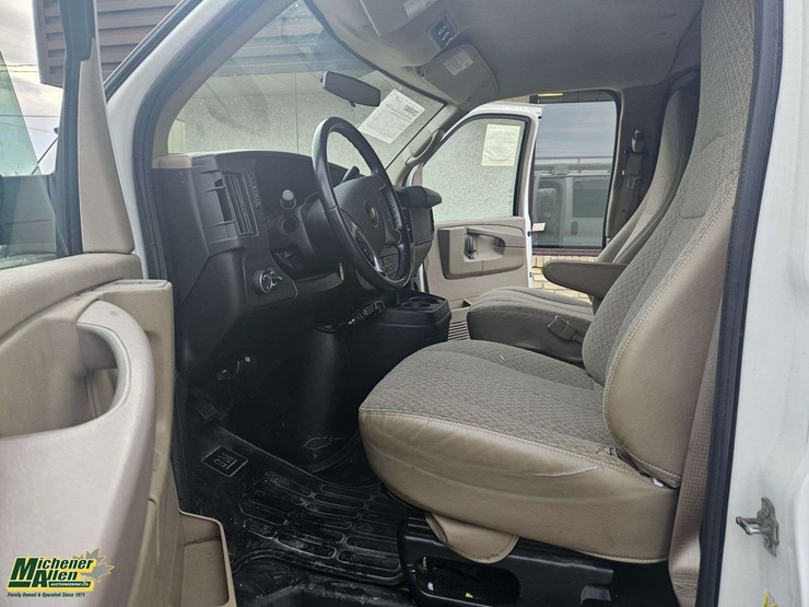 2011-chevrolet-express-1500-image-29