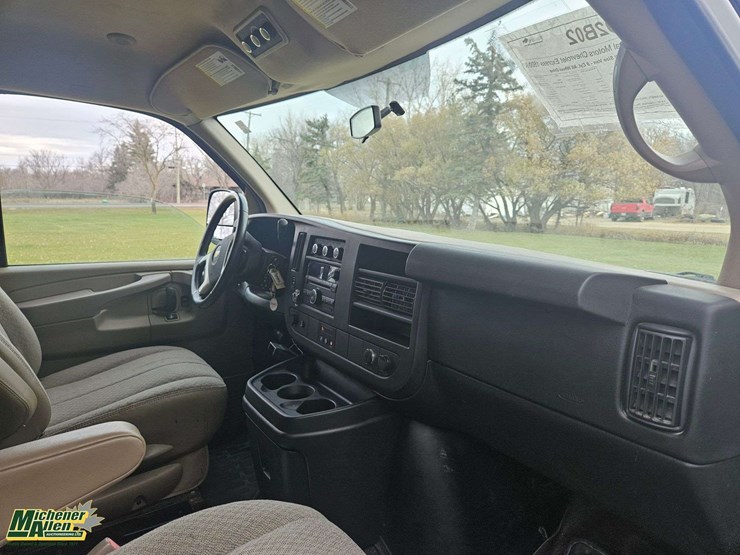 2011-chevrolet-express-1500-image-30