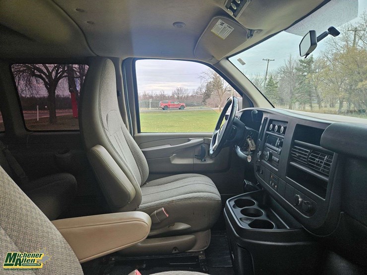 2011-chevrolet-express-1500-image-31