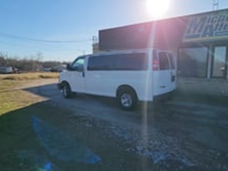 2012-chevrolet-express-2500-image-5