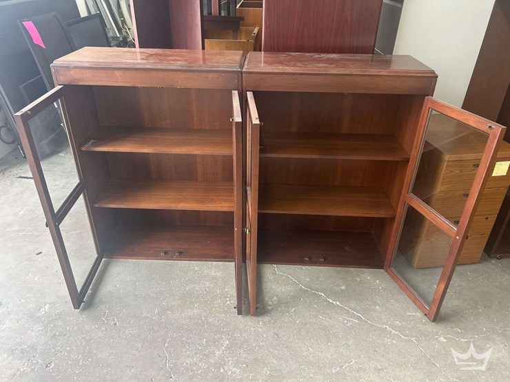 display-case-and-hutch-pieces-with-glass-doors-image-2