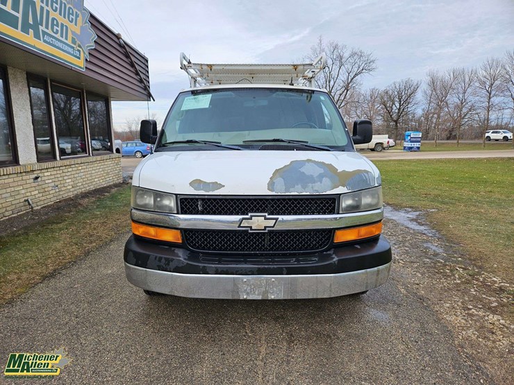 2011-chevrolet-express-1500-image-10