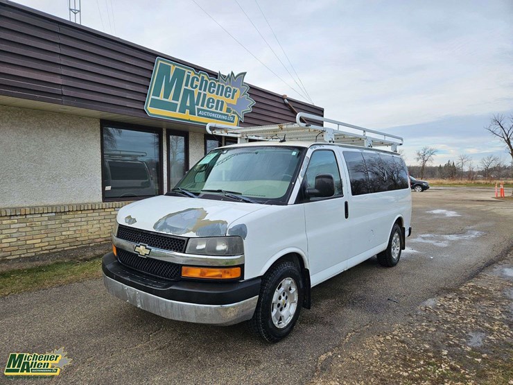 2011-chevrolet-express-1500-image-1