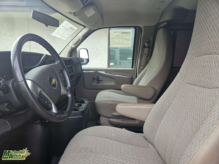 2011-chevrolet-express-1500-image-27