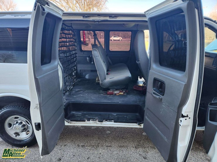 2012-chevrolet-express-2500-image-28