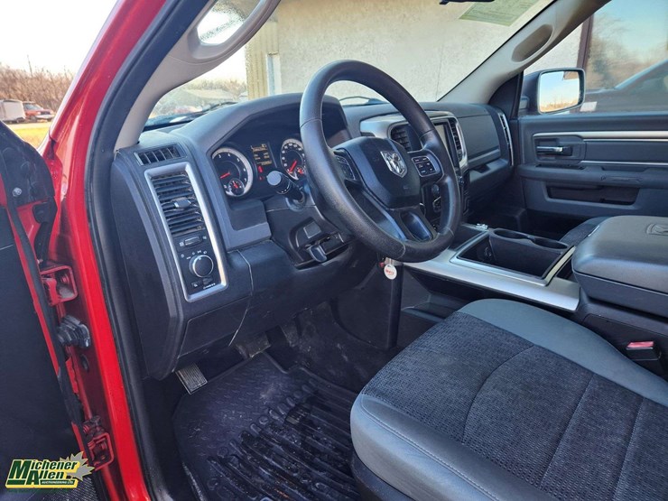 2015-dodge-1500-image-27