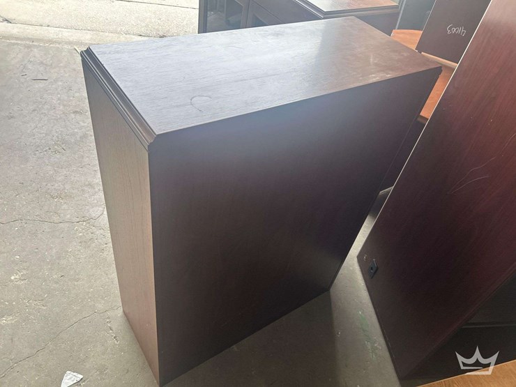 display-case-and-hutch-pieces-with-glass-doors-image-4