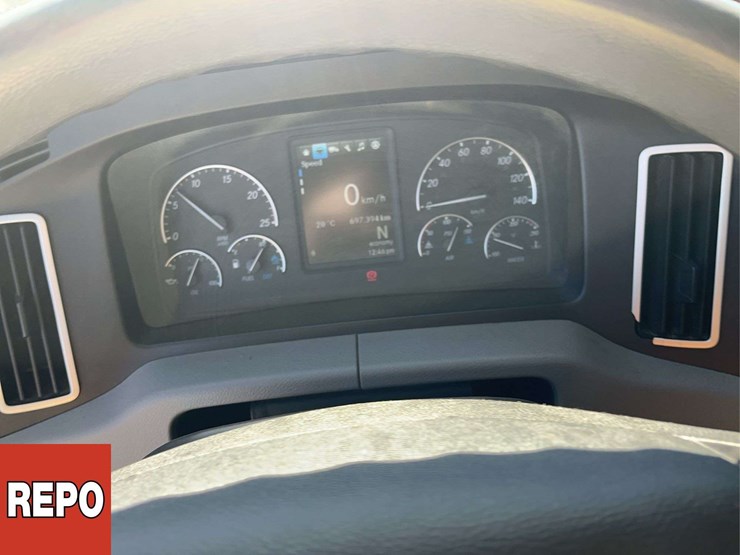 2022-freightliner-cascadia-t/a-sleeper-tractor-image-13