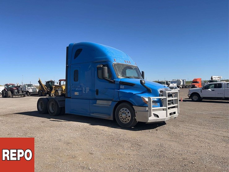 2022-freightliner-cascadia-t/a-sleeper-tractor-image-2