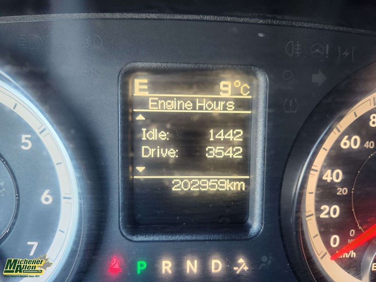 2015-dodge-1500-image-24