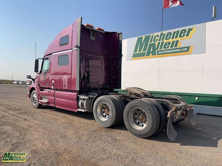2012-volvo-vnl-t/a-sleeper-tractor-image-3