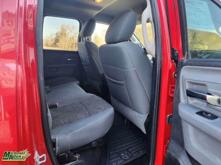 2015-dodge-1500-image-40