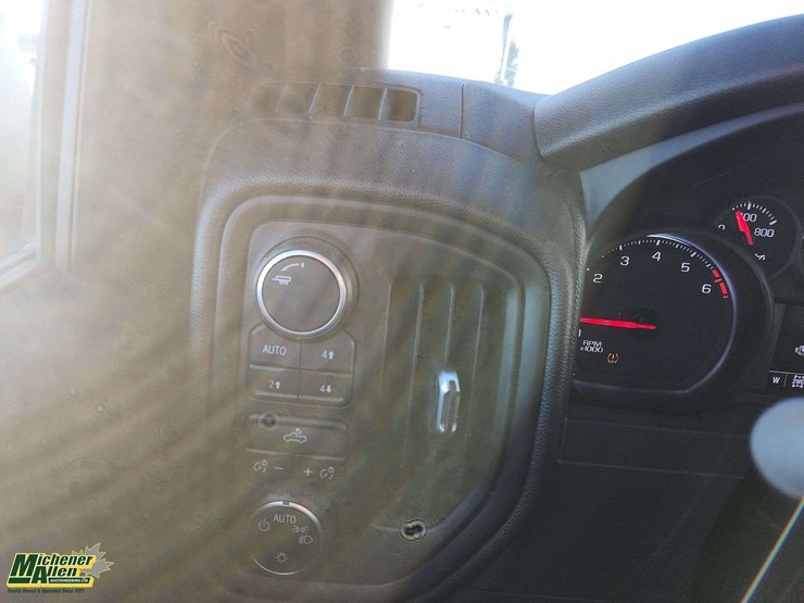 2019-chevrolet-silverado-1500-image-12