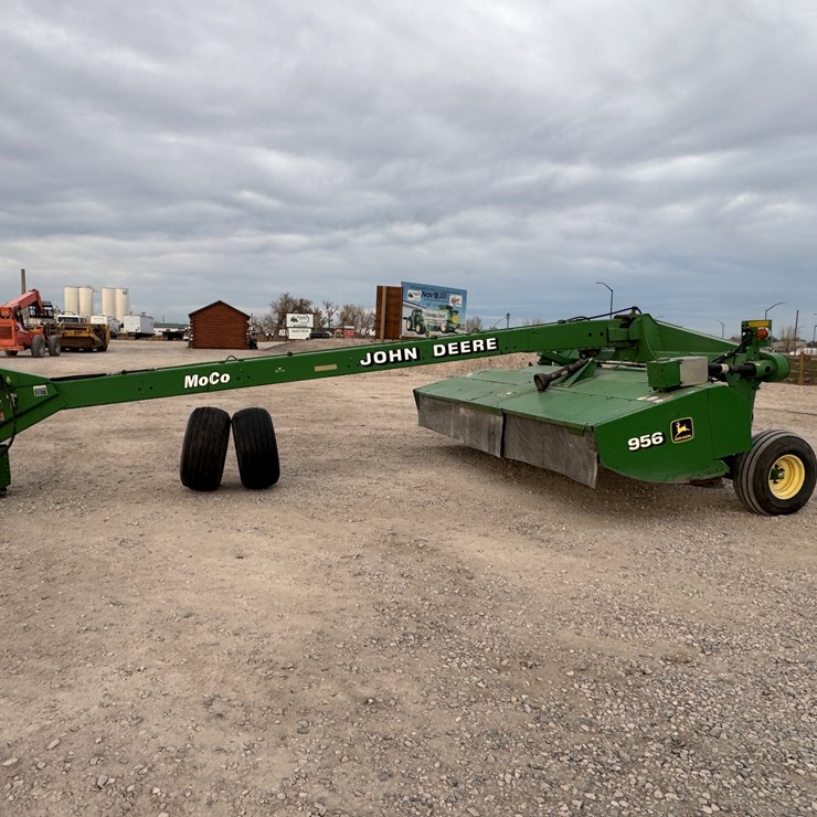 JOHN DEERE 956
