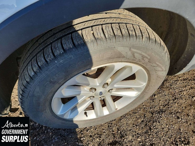 2016-ford-explorer-image-29