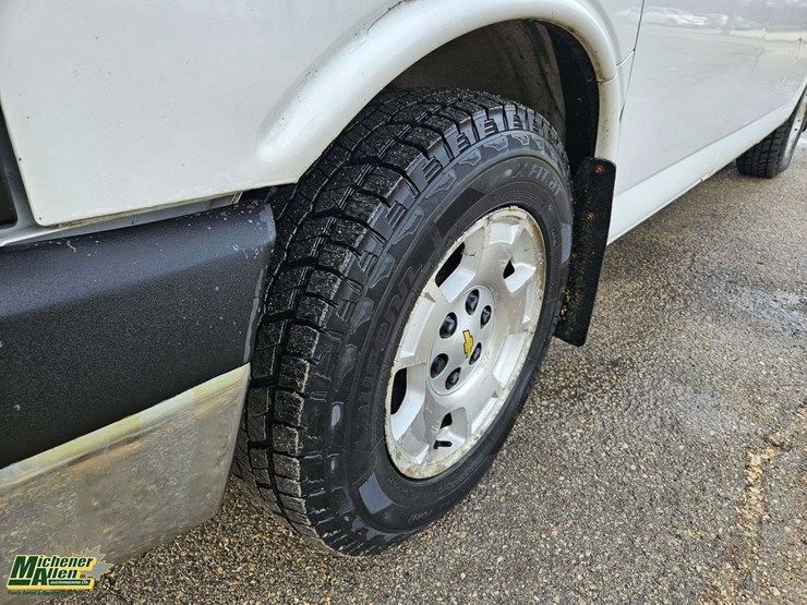 2011-chevrolet-express-1500-image-13