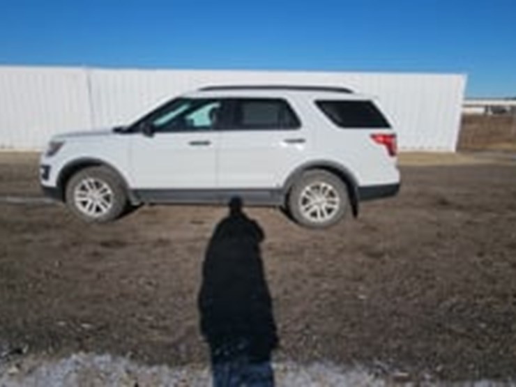 2016-ford-explorer-image-5