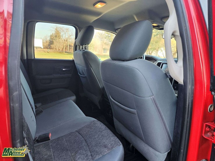 2015-dodge-1500-image-37