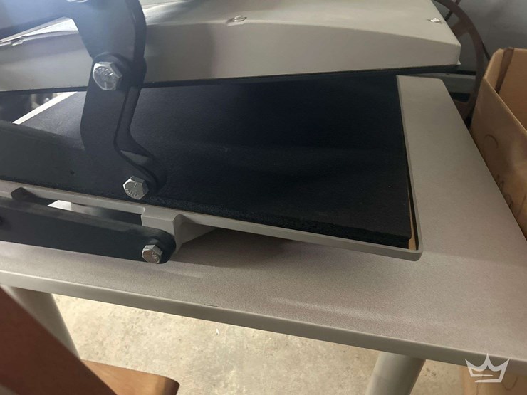 press-machine-with-stand-image-4