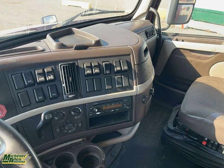 2012-volvo-vnl-t/a-sleeper-tractor-image-10