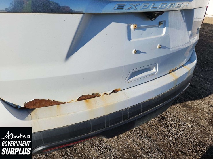 2016-ford-explorer-image-36