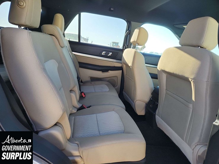 2016-ford-explorer-image-18