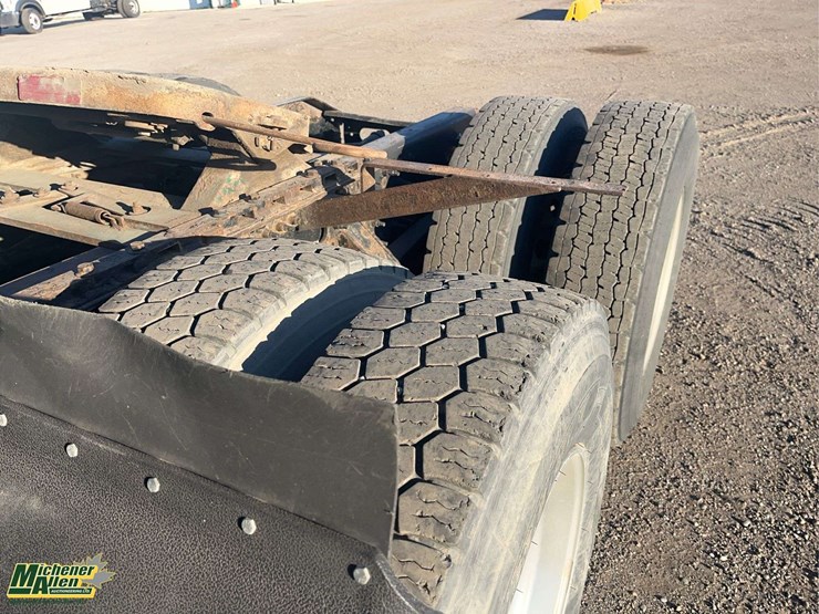 2012-volvo-vnl-t/a-sleeper-tractor-image-16