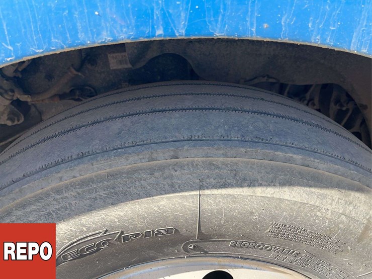 2022-freightliner-cascadia-t/a-sleeper-tractor-image-8