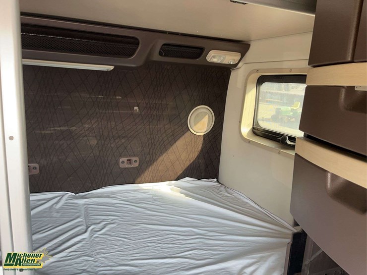 2012-volvo-vnl-t/a-sleeper-tractor-image-12