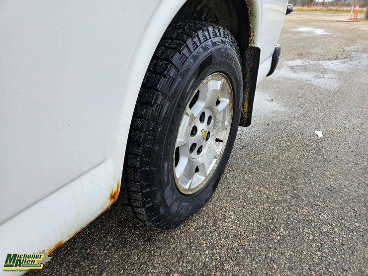 2011-chevrolet-express-1500-image-14