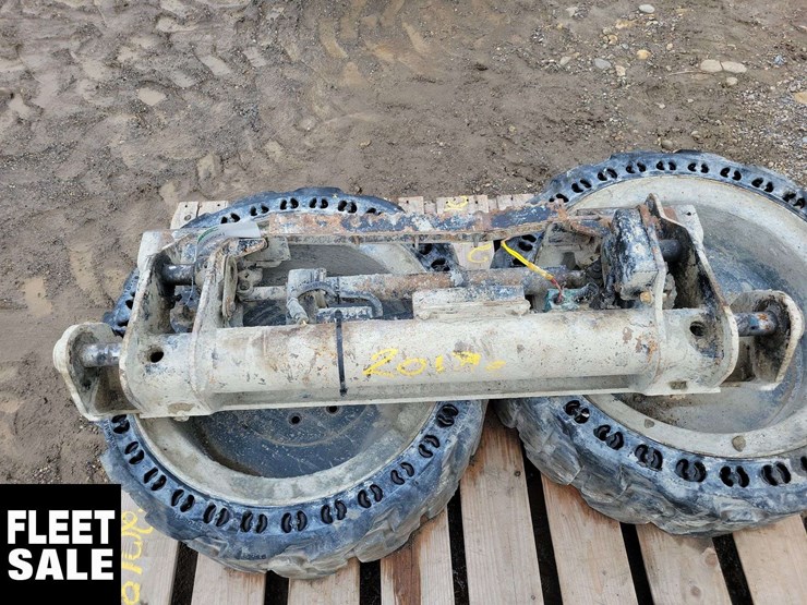 2x-skid-steer-tires-&-hydraulic-ram-image-6