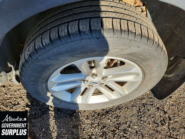 2016-ford-explorer-image-30