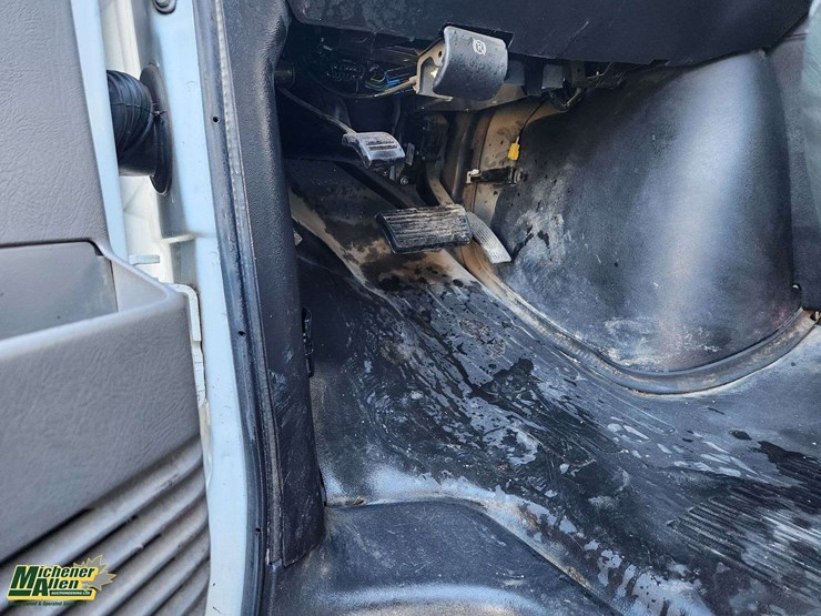 2012-chevrolet-express-2500-image-25