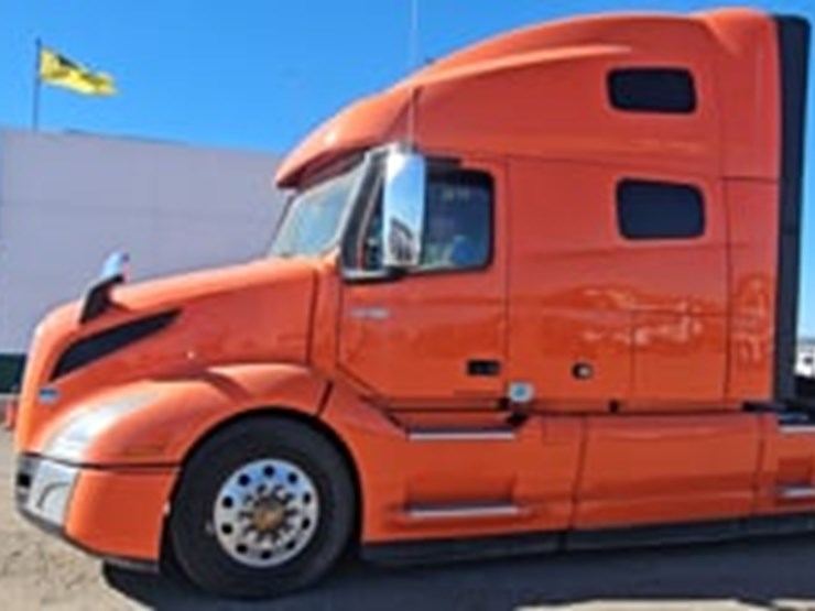 2023-volvo-vnl-t/a-sleeper-tractor-image-5