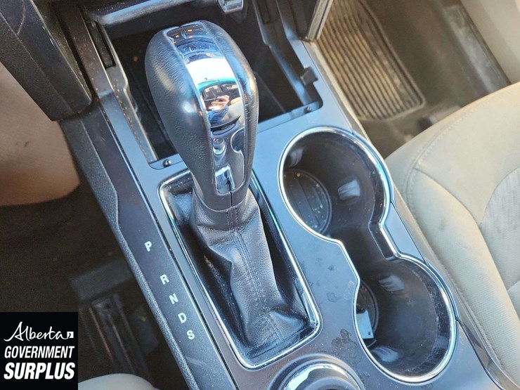 2016-ford-explorer-image-10